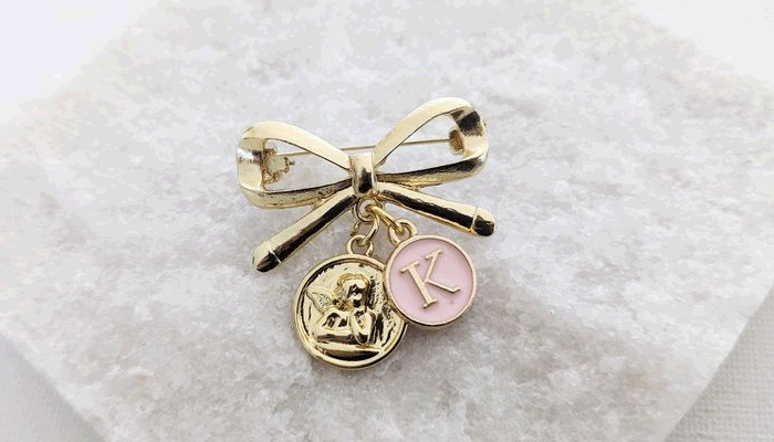 طلا برای نوزاد (سنجاق سینه)